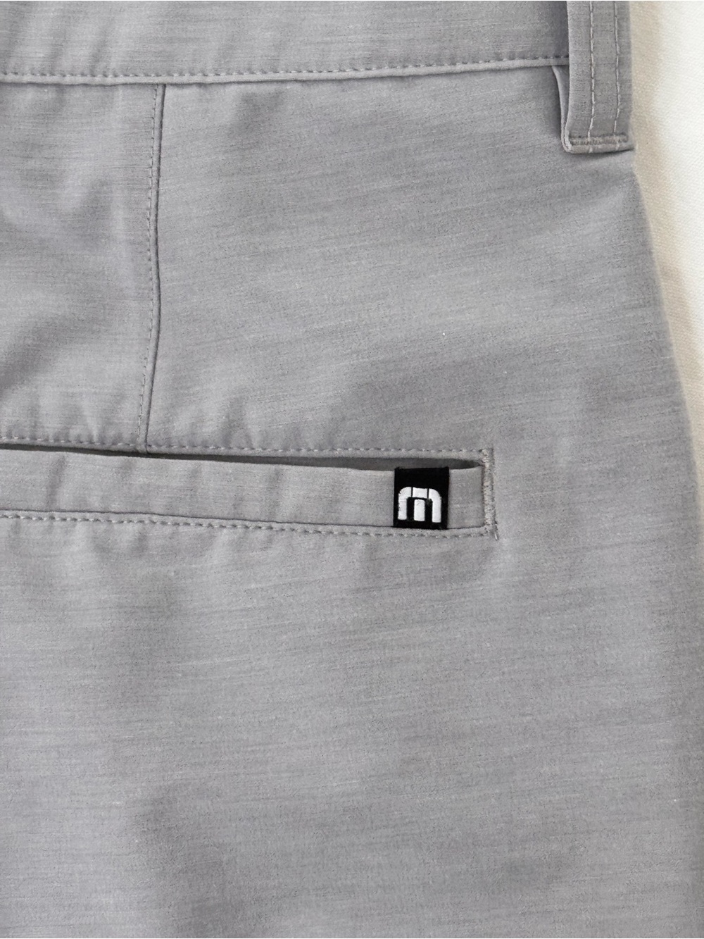 Travis Mathew Mens  Light Gray Golf Shorts 33 Stretch - Picture 6 of 7